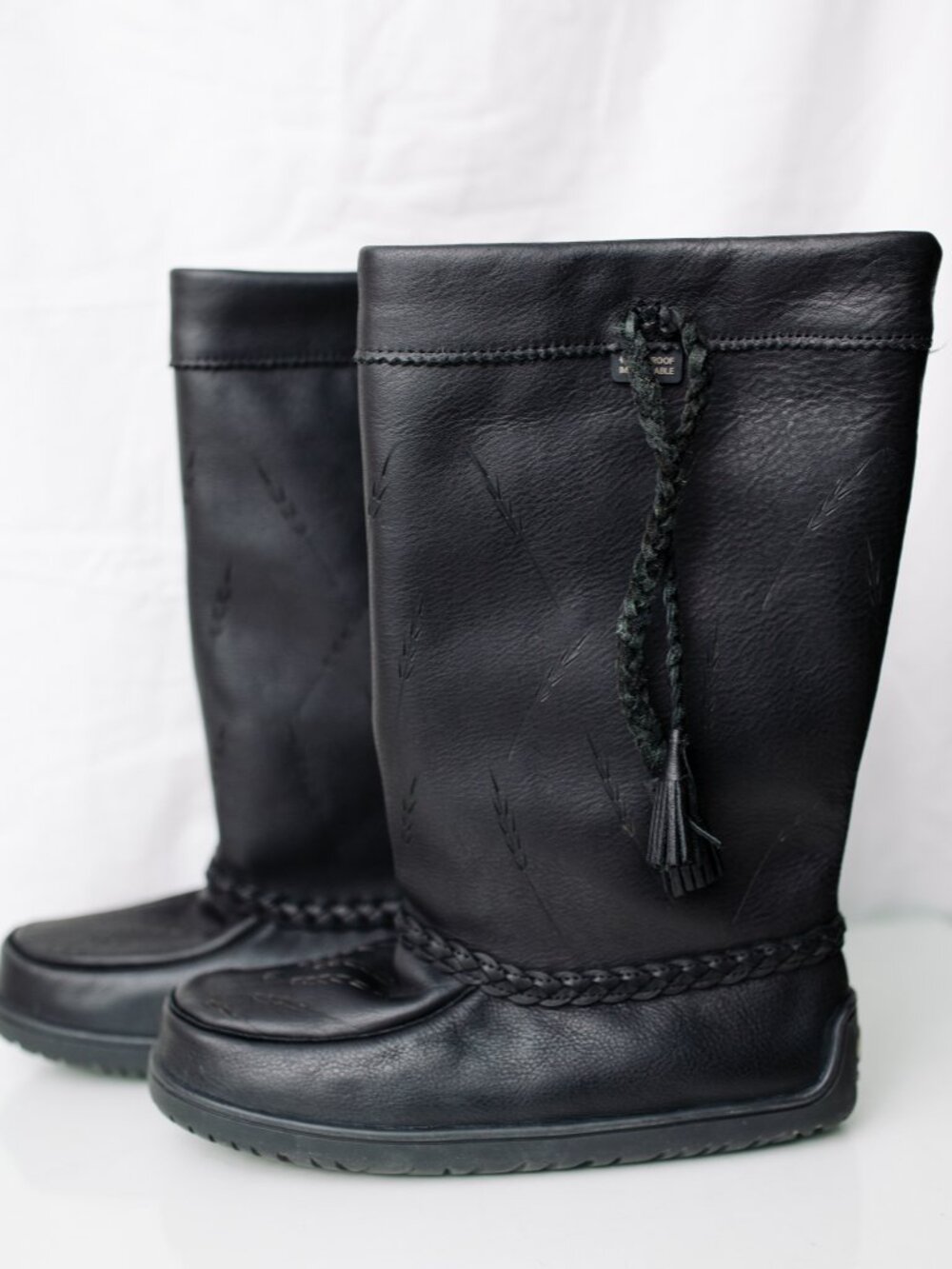 Manitobah Mukluks Tamarack Waterproof Winter Boots Black Size L 10 Sheepskin - Picture 2 of 16
